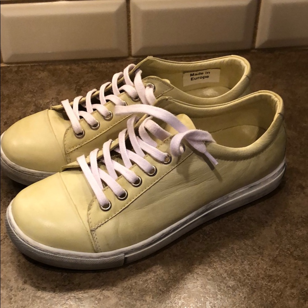 Rilassare Boutique Tennis Shoes
